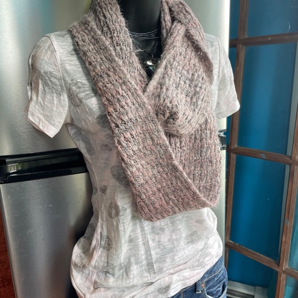 Pink/Gray Heart V-Neck Shirt, Women's Size M - Picture 2 of 6